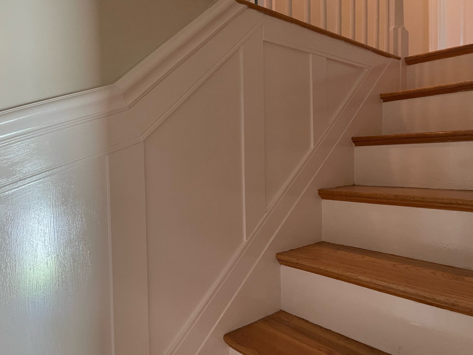 Staircase Wainscoting Kit: Elegant Wall Finishing for Modern Staircases